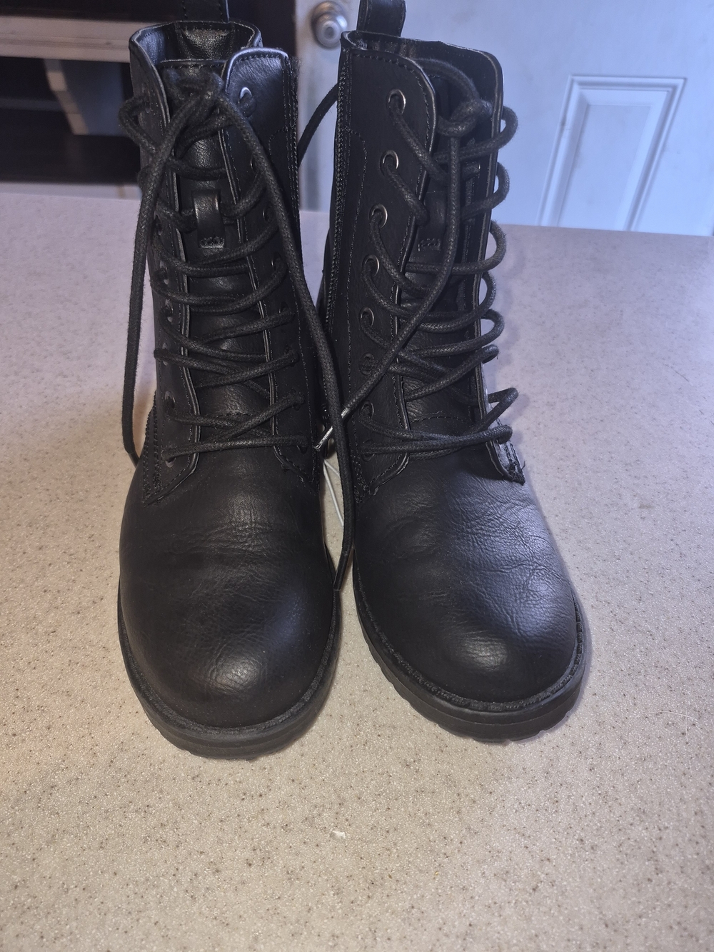 Amazon Essentials Black Lace-Up Ankle Combat Boots